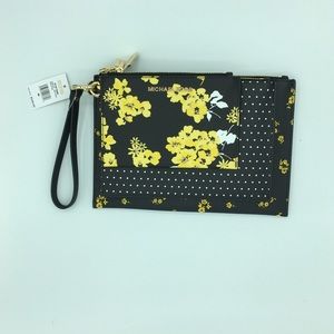 NWT Michael Kors Jet Set Wristlet Trio BlackFloral